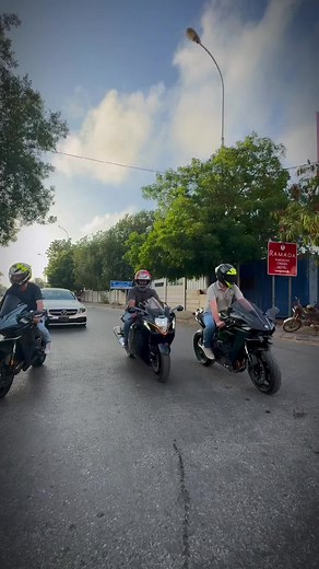 Kawasaki Ninja H2R vs Suzuki Hayabusa 2021: Bike Rider Comparison