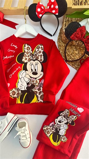 Kızlarınızın en sevdiği kahraman, en havalı detaylarla buluştu! 🐆✨ ❤️Kırmızı rengin enerjisi ve Minnie Mouse’un sevimliliği bu takımda birleşti. Hem rahat kesimiyle gün boyu konfor sağlıyor hem de leopar fiyonk detayıyla tarz yaratıyor. 3 İp Şardonlu kumaşıyla çocuklarınızın üşümesine izin vermeyecek takımın stokları sınırlı sayıdaa🥰 📦 Hemen sipariş vermek için profildeki linke tıklayabilir veya Whatsapptan mesaj atabilirsiniz! #çocukgiyim #kızçocuktakım #minniemouse #minnoşkids #kızçocukgiyi