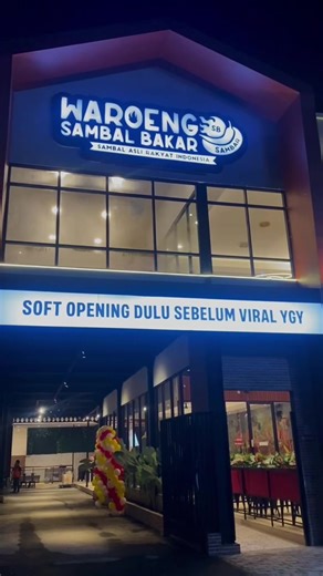 Soft opening Waroeng Sambal Bakar Subang!!! Udah bisa nikmatin sambal bakar di Subang yaa😍✨🫶 Favorit aku sambal bakar paru, kalo kamu yang mana?😍 Mumpung belum antri guys masih soft opening, yuhuuu gaskeunnn! 📍Waroeng Sambal Bakar, Jl. Otto Iskandardinata No. 48, Subang #waroengsambalbakar #sambalbakarsubang #kulinersubang #infosubang #subangjawabarat
