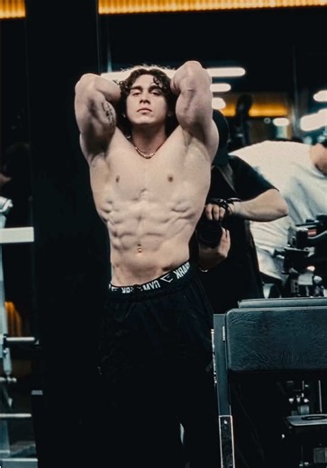 más fuerte que ayer // stronger than yesterday @Belcast #carlosbelcast #gym #lockin #gymedit #Gymshark