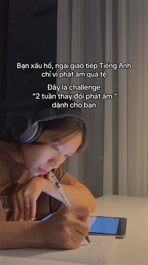 Thử thách 2 tuần tự học phát âm IPA kèm tài liệu chi tiết 1. giai đoạn 1(5 ngày): Học cách phát âm từng âm trong bảng IPA - Học theo series 20 videos dạy phát âm trên kênh Langmaster (Link 20 video có trong bio mình) - Mỗi ngày 4 video - Trung bình cần 1h30p/ ngày 2. Giai đoạn 2(4 ngày): ôn tập chuyên sâu - Dùng website “engoo.com”, tìm mục tài liệu - chọn pronunciation để thực hành luyện tập - Có đến 50 bài luyện tập - về cơ bản chỉ cần focus vào 20 bài đầu tiên - Mỗi ngày 5 bài - Trung bình cầ