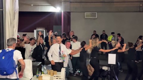 Italy spark wild celebrations after reaching Euro 2025 semi-finals (GVs)