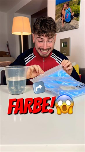 These swim trunks CHANGE color… 😱🩳