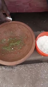 Help us find this guy 🥲🥲🥲 How can you eat gari with only pepper he didn’t even add onions to it | FIRST TV Ghana