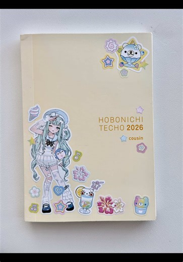 finally got around to decorate the cover of my hobonichi!! Here’s the reveal :) I originally wanted to add a bit more but i was worried it’d feel too crowded…i’m really statisfisd with how it turned out tho!! so excited to start using it 🫶🫶 #hobonichi #journal #hobonichicousin #stationery #journaltok