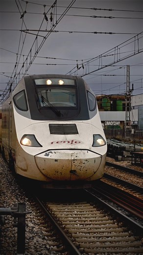 Alvia S730 con destino Almería por Getafe industrial con saludo de maquinista con @291281