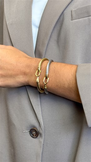 Sus Best Sellers favoritas! Nuestras Mila Bangles siempre causan sensación por su diseño versatil, elegante y atemporal. Perfecta para usarlas por su cuenta o combinadas, tú eliges cómo. Encuéntralas disponibles en nuestro website #MilaBangles #MargoJewelry #Brazaletes #Dorado #Plateado