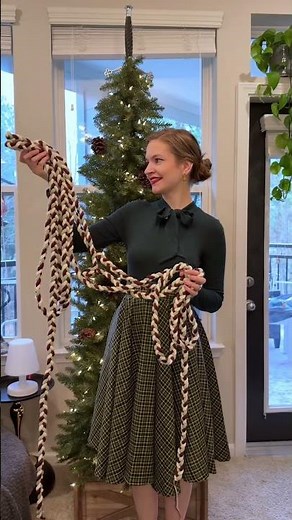 DIY Christmas Tree Garland 🧶 #diycrafts #diychristmasdecor