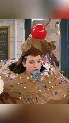 Caroline as Cupcake in 2 Broke Girls Smovielessons #2brokegirs #funny