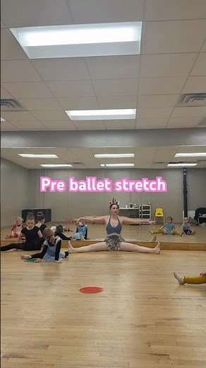 Pre-ballet stretch time 🩰✨