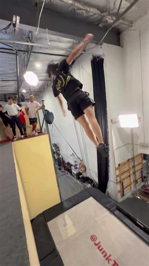 大会会場での練習！#ウォールトランポリン#アクロバット#トランポリン#楽しい #最高#パルクール #体操#サーカス#パフォーマンス