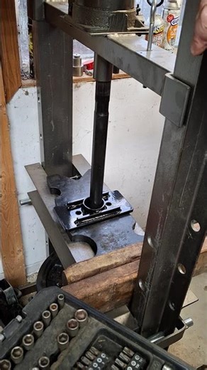 4RUNNER 3rd GEN 2000 Toyota pressing out the ABS ring gear and retainer collar using my 20 ton press