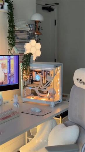 jesh on Instagram: "A little setup and PC appreciation today. ☁️ PC @nzxt Keyboard: @yunzii_keyboard B68 Keycaps: @kiiboom.official x @strawberryjam1986 Berry Cream Keycap Set Standing table: @odinlake_official Gaming chair: @technisport #cozygamingsetup #cozysetup #cozydesksetup #cozygamingdesk #GamingSetup #pcsetup #gamingpc #whitepc #aesthetic #aestheticsetup #techtok #desksetup #GamerGirl #girlysetup #cozygamer #foryou #typ #"