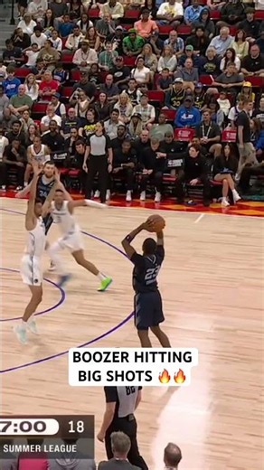 Cameron Boozer knocks down the 3, then gets the and1 layup to fall