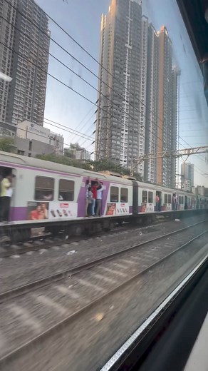 6.3K views · 172 reactions | Mumbai local train  #mumbai #mumbaitrains #travel #SouthMumbai #mumbailocaltrains | mazi.mumbai | Facebook