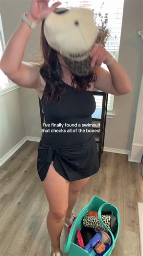 The perfect mom swimsuit! #swimsuit #onepiece #onepieceswimsuit #mombod #bathingsuithaul