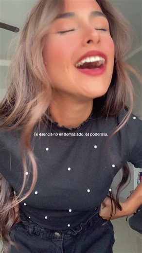 Mi esencia no es demasiado: es poderosa. No dejes que nadie te haga sentir pequeña por brillar.✨🤌🏼✨ #motivation #parati #goviral #foryoupage #foryou