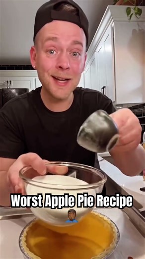 How to Make Apple Pie the WRONG Way💔 #chef