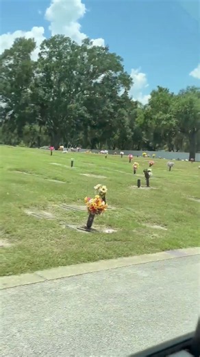 Brasileiro em Orlando grava novo vídeo em cemitério após primeiro atingir 10 milhões de views! 😮🫢