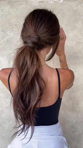 Easy ponytaiil tutorial 🥳 #hairby_chrissy #ponytailtutorial #ponytail #habitsalon #hairtutorial #hairvideo #hairvid #hairstyle