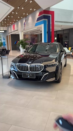 2025 BMW i5: The New Standard in Electric Luxury