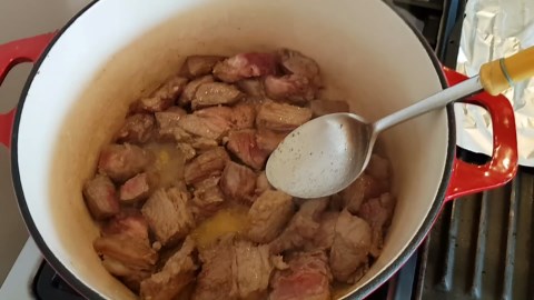 Easy garden-fresh beef curry | Simple Dutch oven recipe with Mark