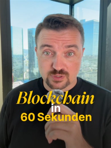 Das Fundament von Bitcoin: Blockchain in 60 Sekunden erklärt! 🏗️ Die Blockchain ist das, was Krypto überhaupt erst möglich macht! Du willst in Bitcoin oder Ethereum investieren, aber verstehst die Basis nicht? Jetzt wird's klar! 💡 Stell dir die Blockchain als ein digitales, dezentrales Kassenbuch vor. Dezentral heißt: Es gehört niemandem, jeder hat eine Kopie. Das macht es fälschungssicher! Versuch mal, das bei Tausenden von Computern gleichzeitig zu fälschen – unmöglich. 🔒 Die Blöcke (Blocks