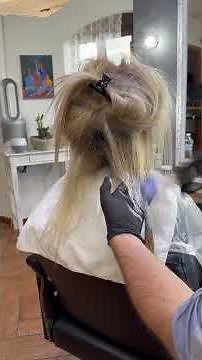 Bright blonde without redoing the base: Air Touch + bleach for oxidized ends