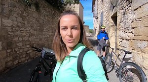 We were pleased to welcome famed Brazilian sports reporter Juliana Rios. She joined us for our trip Provence Secrets - Pont du Gard; exploring Collias, Pont du Gard, Uzes, and St. Rémy de Provence. Take a look at her adventure and if you want more information about the trip you can check it on our website. :http://bit.ly/2Hq3MgN You can follow her on Instagram : @julianariosb Or Facebook : Export Turismo Esportivo pelo Mundo | Discover France
