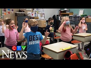 Class learns to sign 'O Canada' amid COVID-19 restrictions