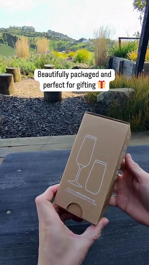 A unique Christmas gift they’ll actually use...👀 Rated 4.9/5 from 1500 reviews 👉 The Huski Champagne Flute combines style, convenience and performance to keep drinks perfectly chilled until the last drop 🙌 👉 Triple-insulation keeps drinks at the perfect temperature for longer 👉 Detachable TwistLock™ Stem for stemless convenience 👉 EasySlider™ Lid reduces spills 👉 Stay-dry design means no condensation ⭐⭐⭐⭐⭐ "Best Flute I have ever purchased! Keeps the drinks super cold, the versatility of 