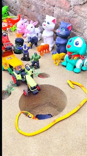 Truck 🚛 Pushing Tractor 💪 auto rickshaw car 😲 in pit ditch near hulk Thanos jcp animals #jcb #viral