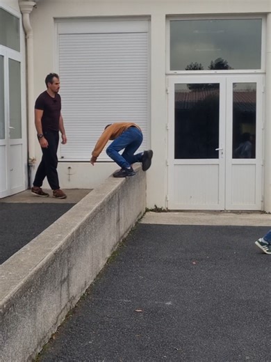 Cours de Parkour pour des CM2 ! ils ont suivis 6 cours sur 6 semaines, ils ont pu constater une vraie progression 💪 #parkour #école #cm2 #bressuire #vivrefort