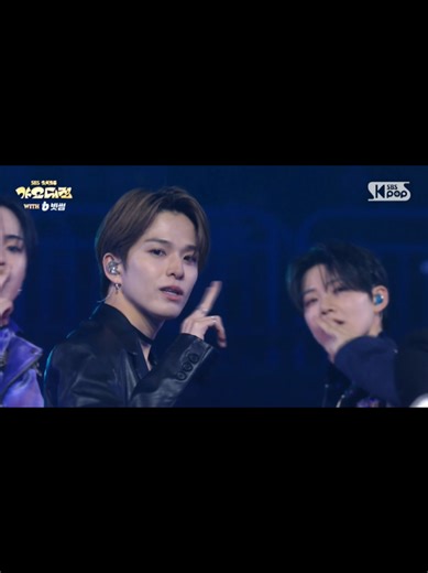 Live Vocals Performance of 'Paradise' and 'Run'