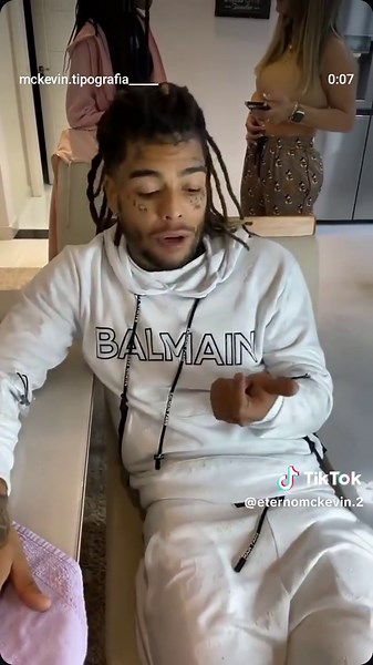 Esquece: A Vida de MC Kevin em Músicas e Baladas