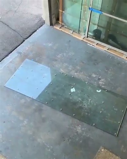 Shattering the Myth: How to Break Glass with a Hammer! 🤯#Physics #Science #DIY #LifeHacks #Glass #Pr