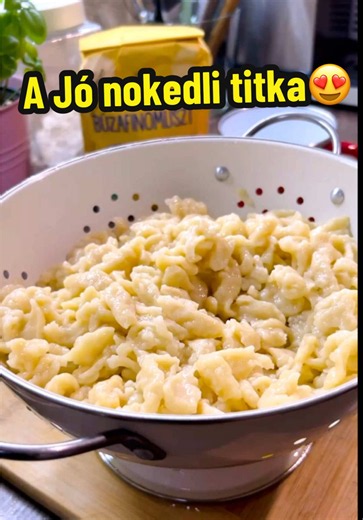 A jó nokedli pergős, kis csinos, isteni finom és olcsó. Nézd meg a teljes videót a YouTube csatornámon. #magyarkonyha #receptvideo #cooking #főzés #foryou