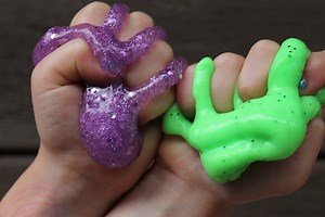 Come fare lo slime: 5 ricette da provare, con o senza colla