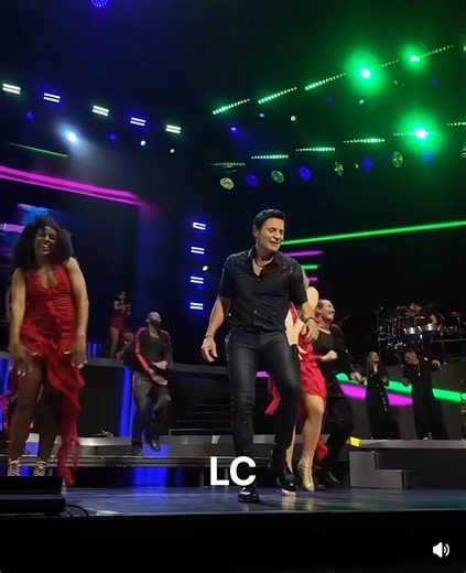 Chayanne sigue bailando excelente 🥰 #cantanteinternacional #latinsinger #bailandobachata #show