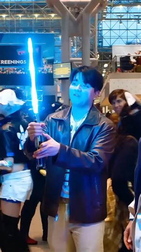 Digital Drift on Instagram: "Follow @digitaldrifttv to learn about how tech shapes the world! (All credit to @herotech.engineering) HeroTech has engineered one of the most advanced homemade retractable lightsabers ever built, turning a prop-maker’s dream into a functioning, movie-style weapon. His latest design fits a full robotic system inside a screen-accurate Graflex hilt, packed with dual LiPo batteries, a Proffieboard, four precision motors, a COB LED strip and a clever reed-switch activati