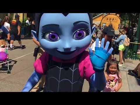 VAMPIRINA IN DISNEY CALIFORNIA ADVENTURE