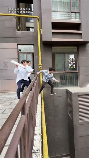 If you run even a little slow, you'll be sent back! #Parkour #ParkourWangJie #funny #parkour