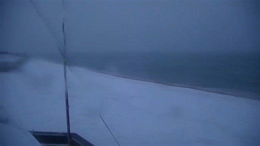 #Bretagne #Morbihan ❄️La grande plage de #Damgan sous la neige ce lundi soir. Vidéo via notre partenaire Skaping | Météo Bretagne