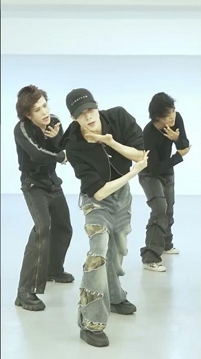 XLOV - 'I’mma Be' Dance Mirrored