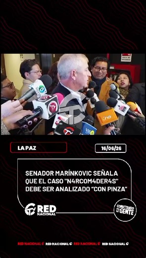 🚨 “No veo la necesidad”, afirmó el senador Branko Marinkovic sobre una comisión especial para investigar el caso “N4rcom4der4s”. El legislador señaló que la investigación corresponde al Ministerio Público, Ministerio de Gobierno y otras instancias competentes. Además, indicó que el caso debe ser analizado con cautela y cuestionó la información difundida desde Chile, señalando que aún debe verificarse la realidad de los hechos. #CTVBolivia #Narcomaderas #BrankoMarinkovic #Senado #Bolivia