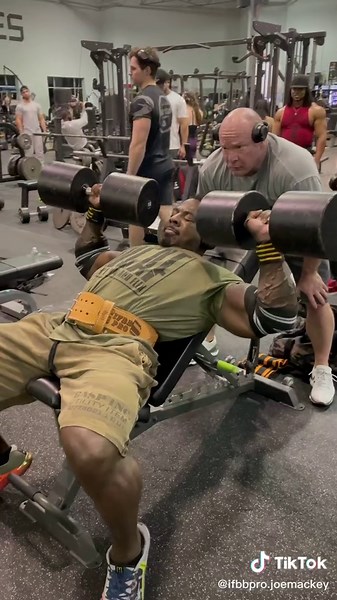 190s for reps on incline. #fyp #bodybuilding #joemackey