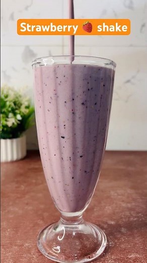 Strawberry Blueberry Banana Shake | Healthy Fruit Smoothie Recipe | Easy Milkshake#ytshorts