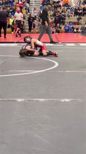 Young wrestlers show off their skills on the mat! Awesome takedowns and grappling. Future stars! #WrestlingLife #YouthSports #Grappling #FutureChamp