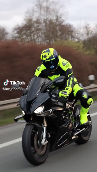 Brand New BMW S1000RR 2022 Revealed