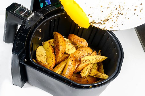 Can you put tin foil in an air fryer? Materials you can and can't use